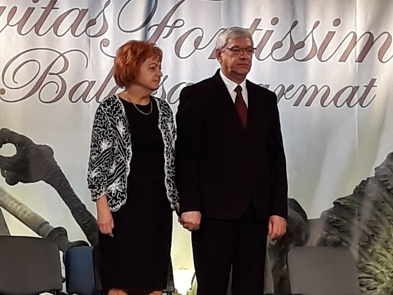 következő