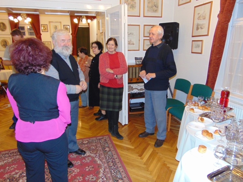 következő