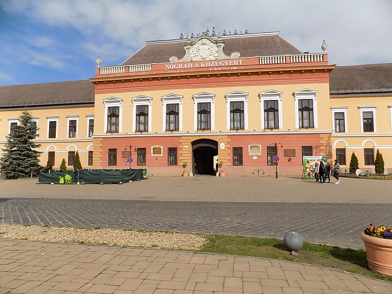 következő