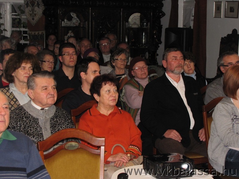 következő