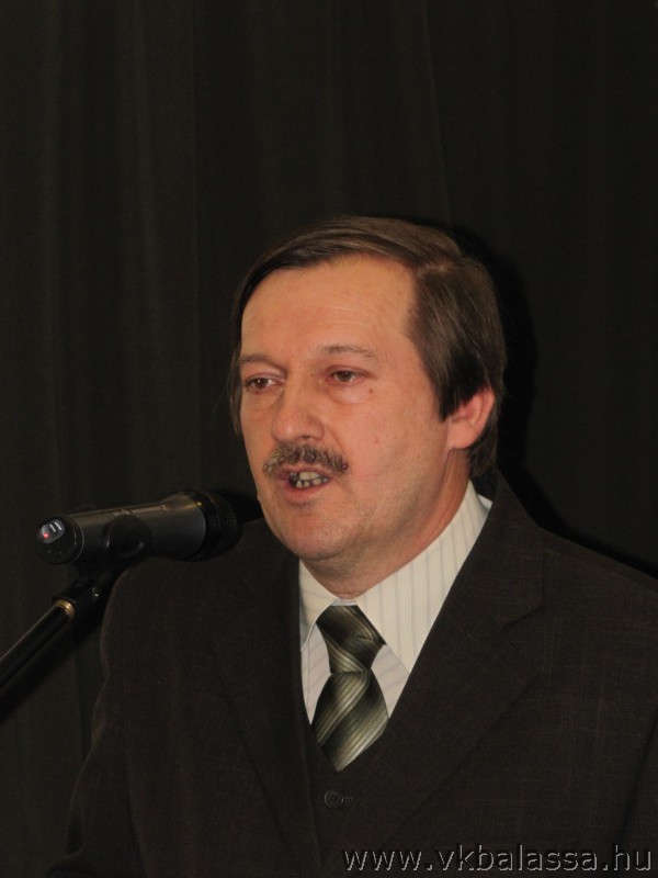 következő