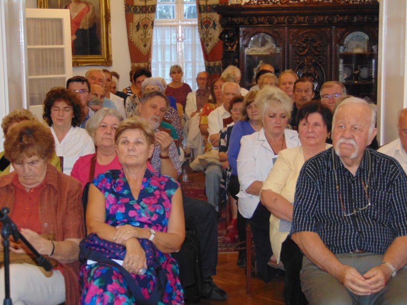 következő
