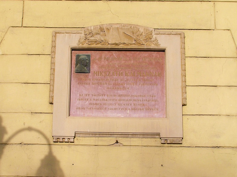 következő