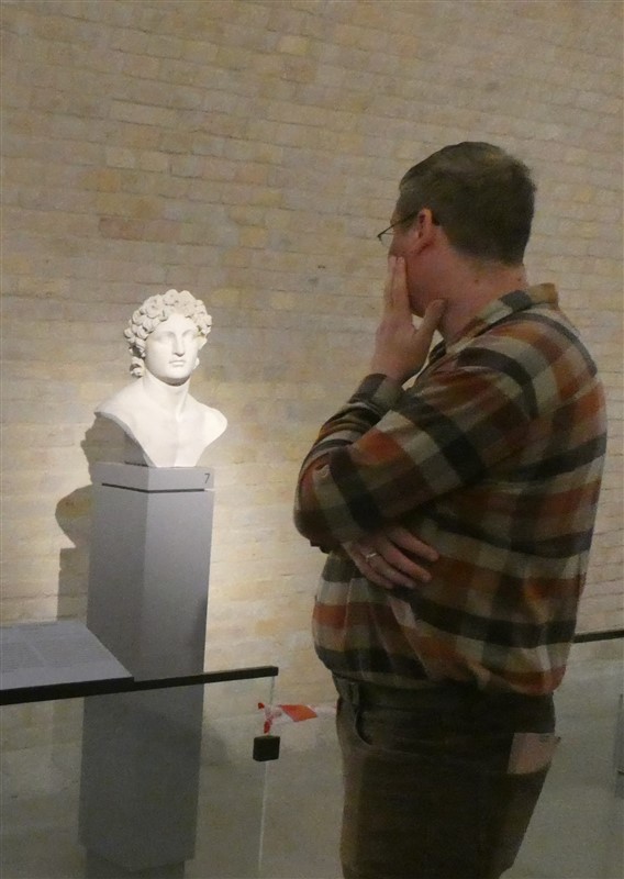 következő