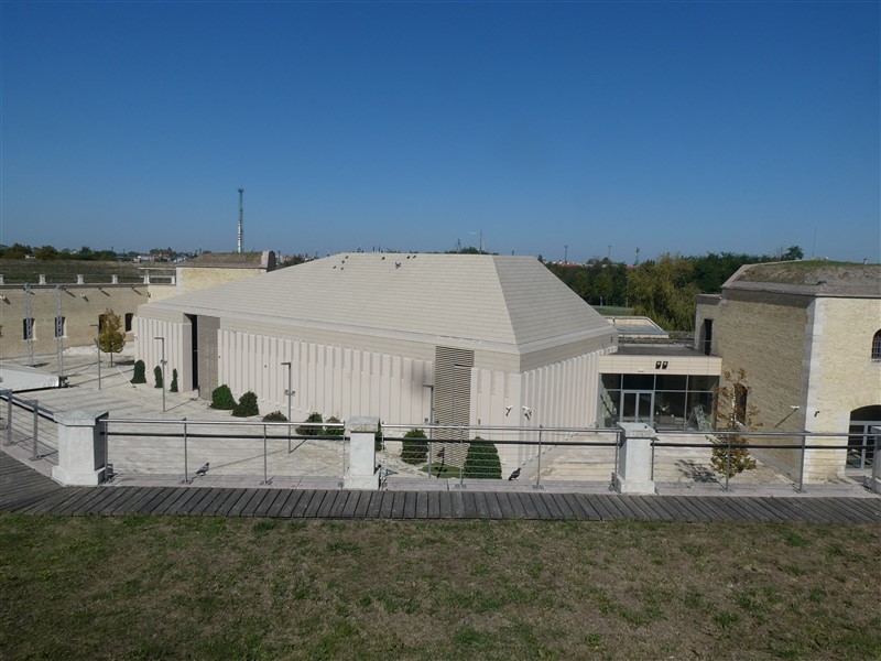 következő
