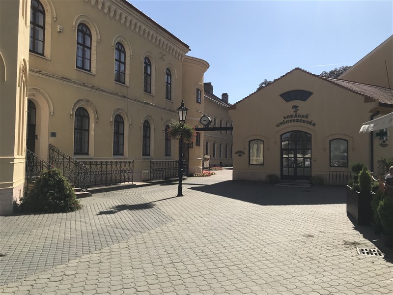következő