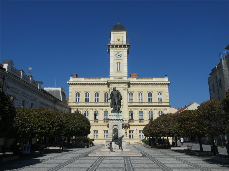 következő