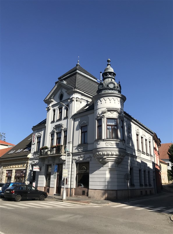 következő