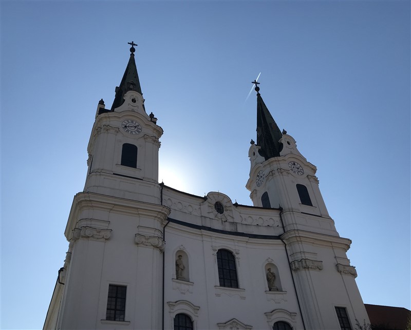 következő