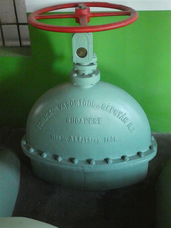 következő