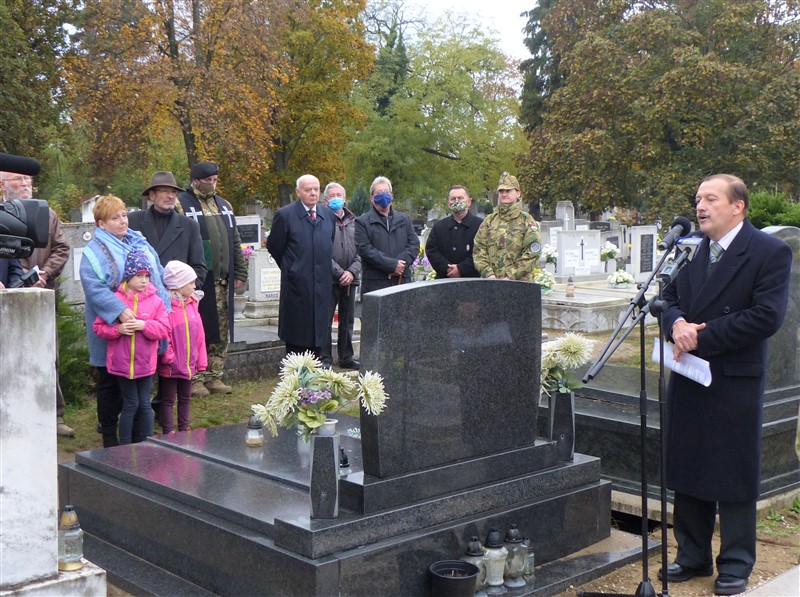 következő