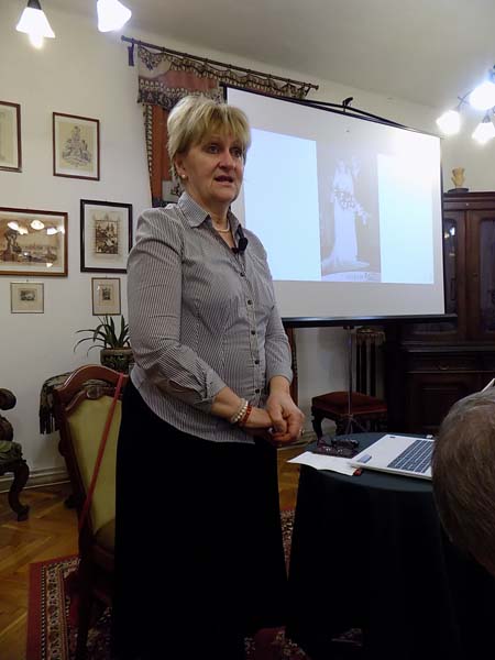 következő
