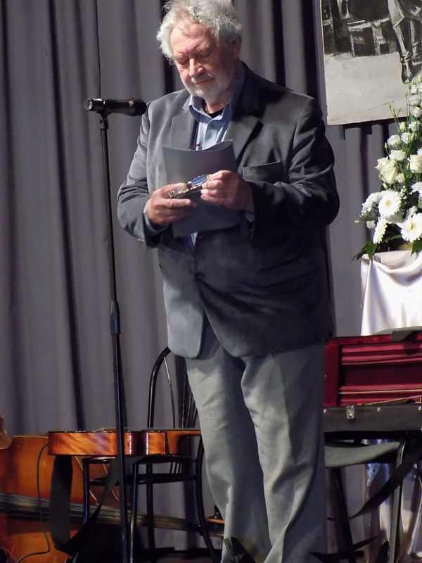 következő