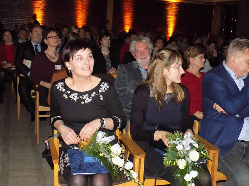 következő