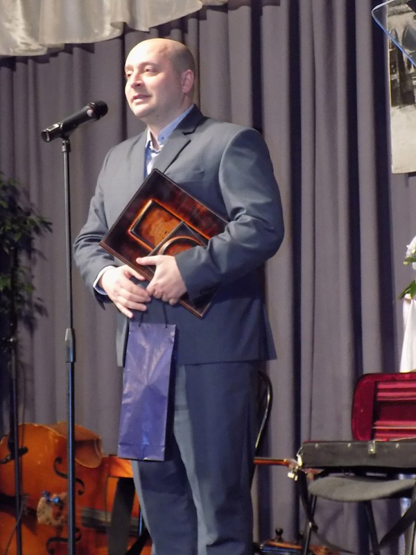 következő