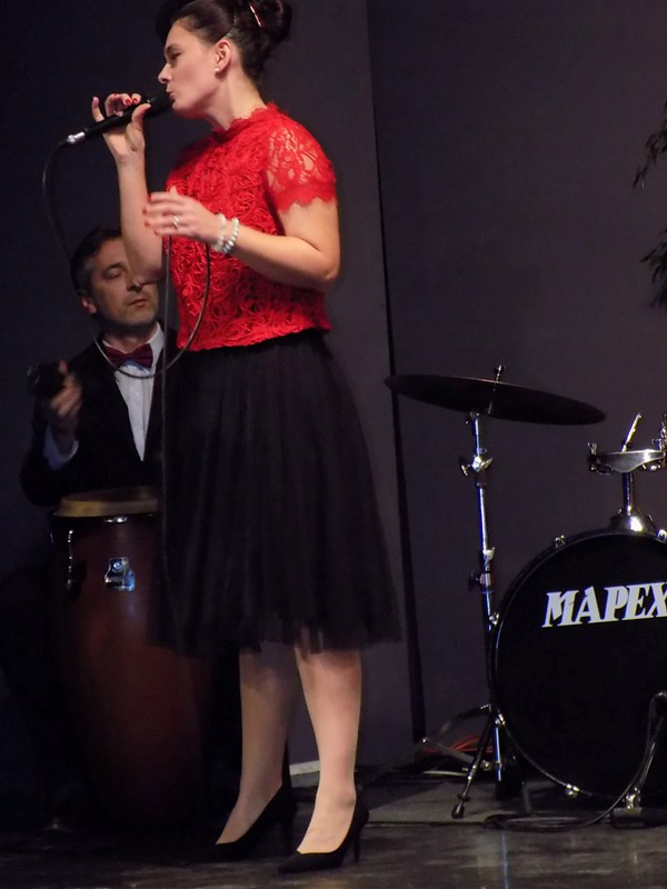 következő
