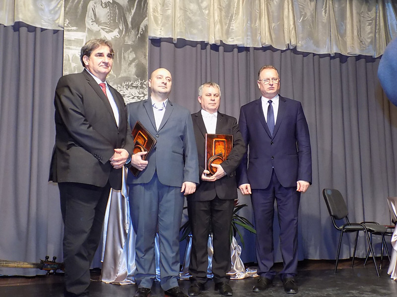 következő