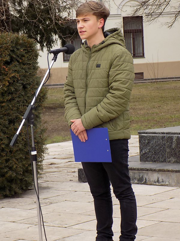 következő
