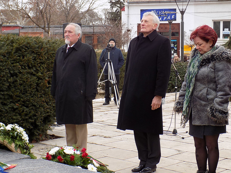 következő
