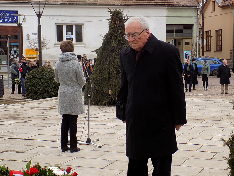következő
