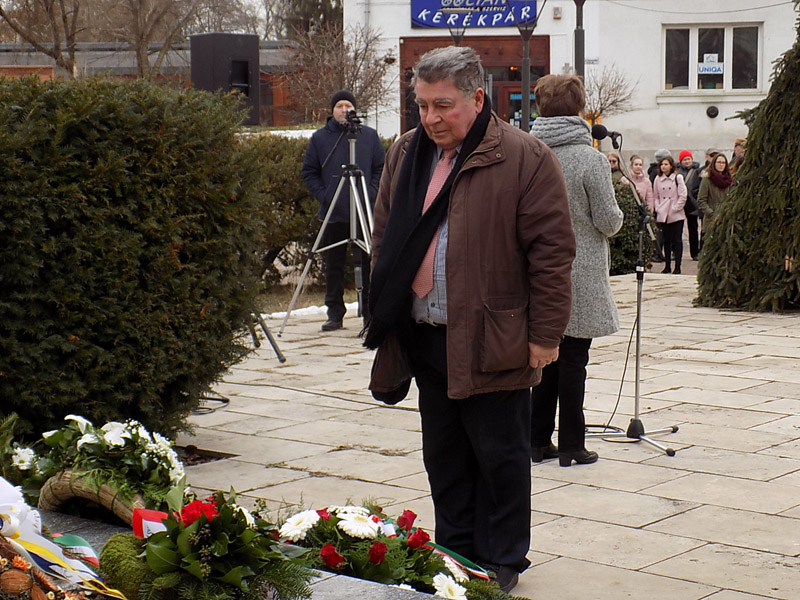 következő