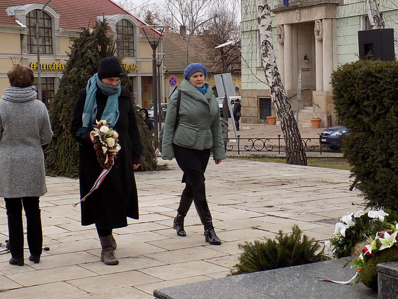 következő