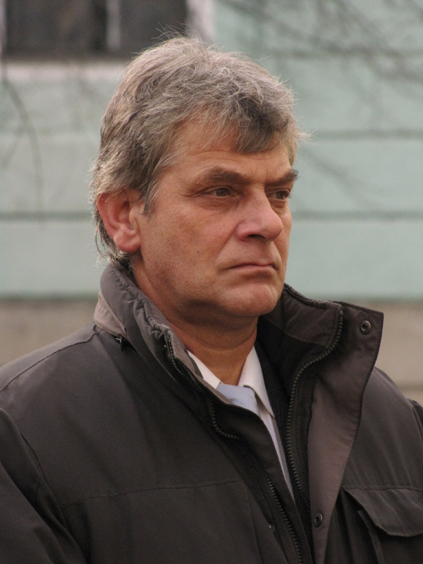 következő