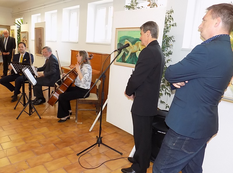 következő