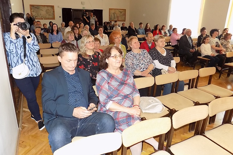 következő