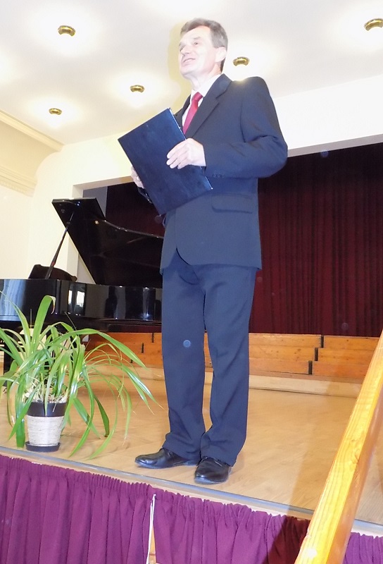 következő