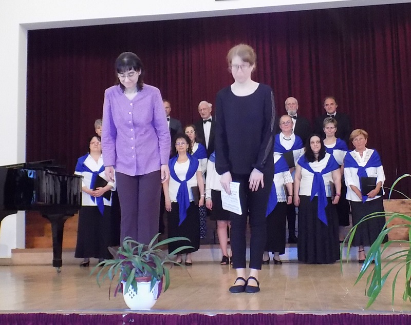 következő