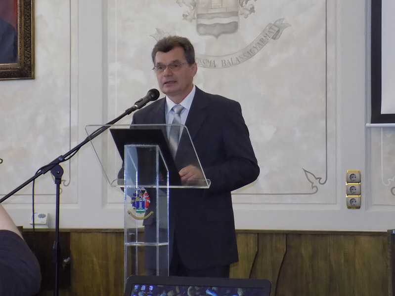 következő