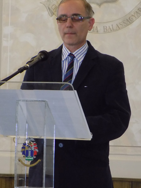következő