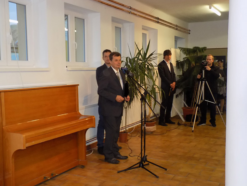 következő