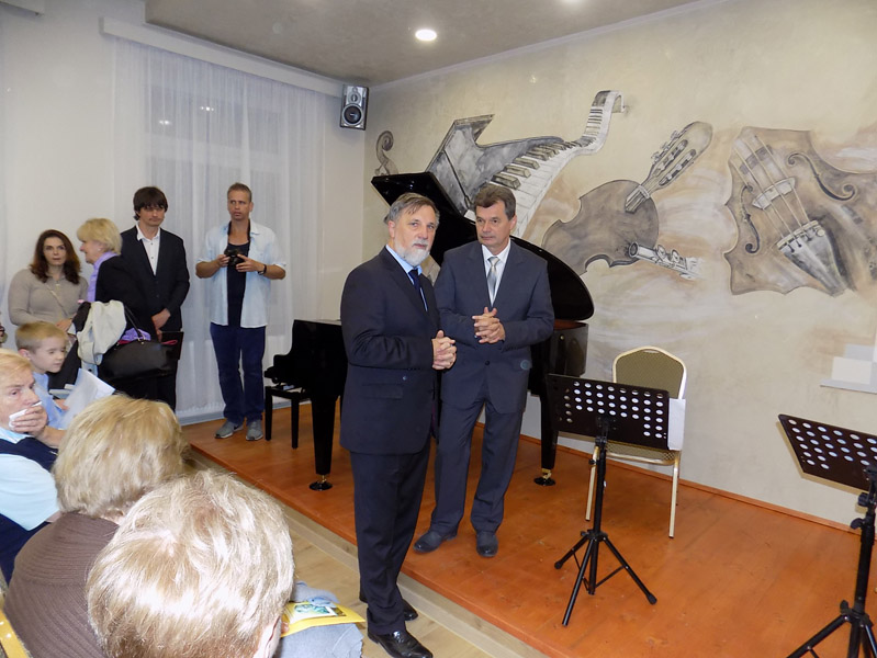 következő