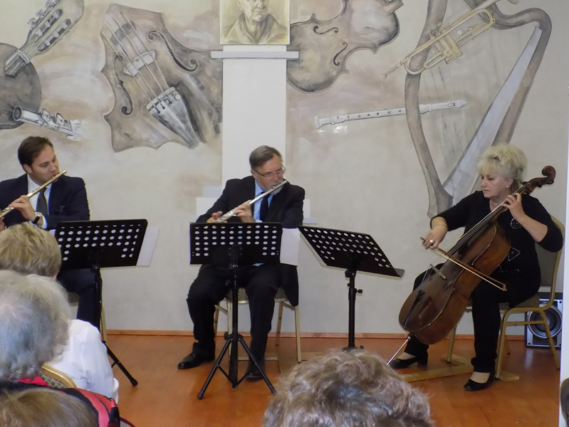 következő