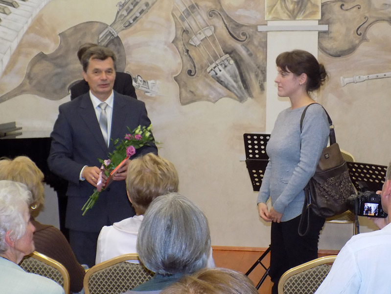 következő