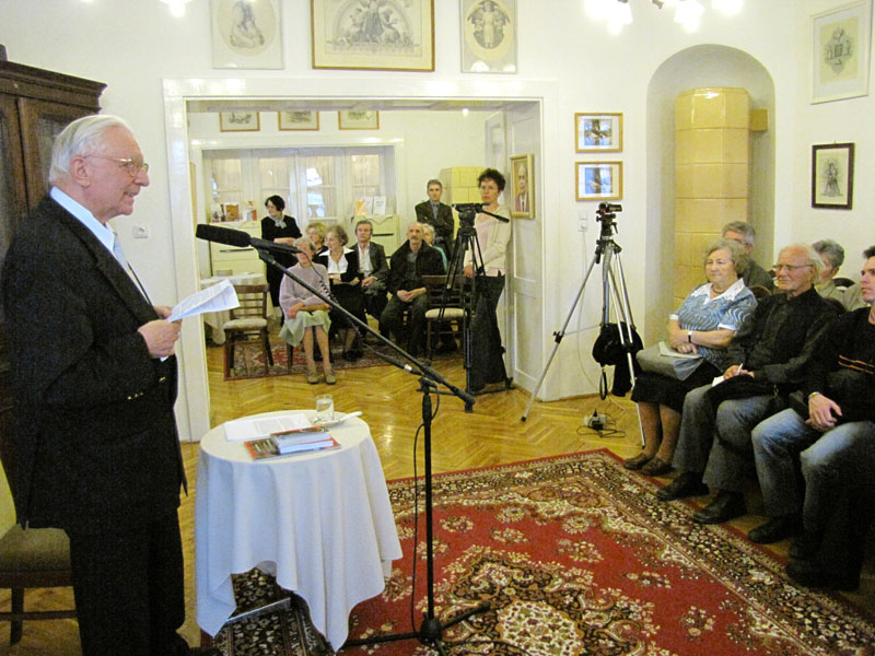 következő