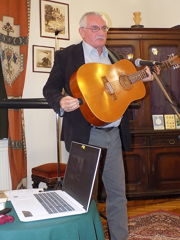 következő