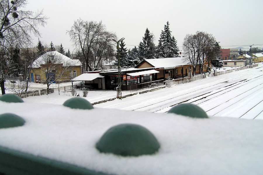 következő