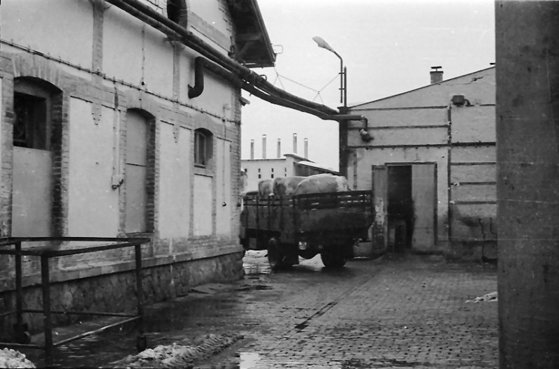 következő
