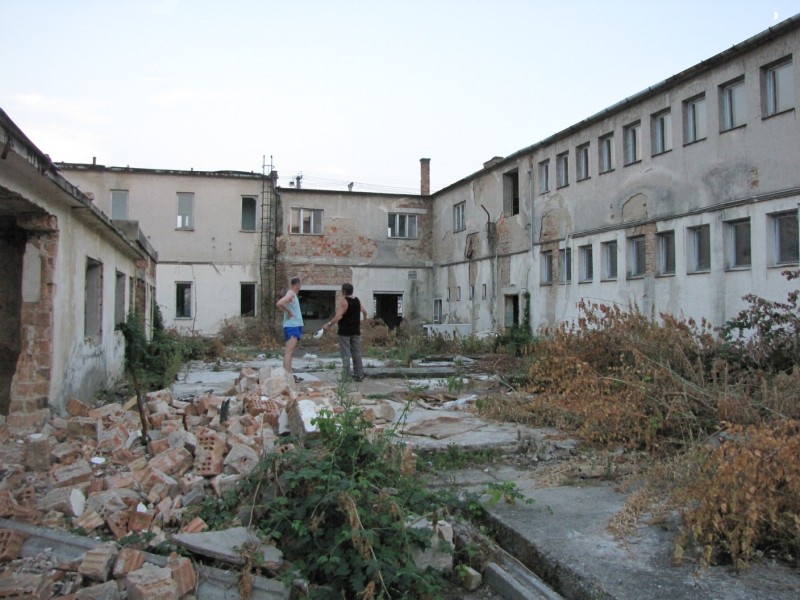 következő