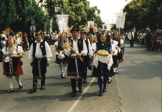 következő