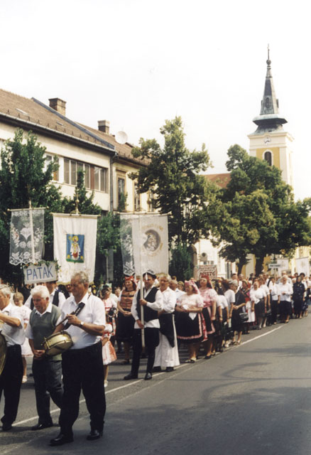 következő
