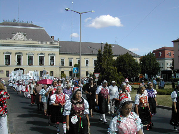 következő