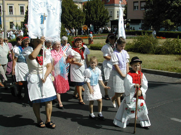 következő