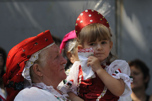 következő