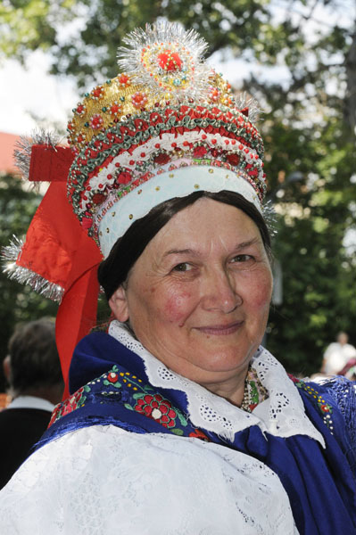következő