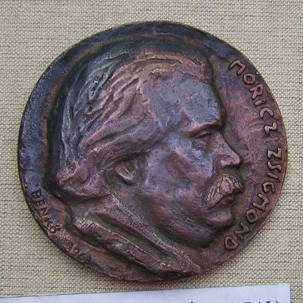 következő