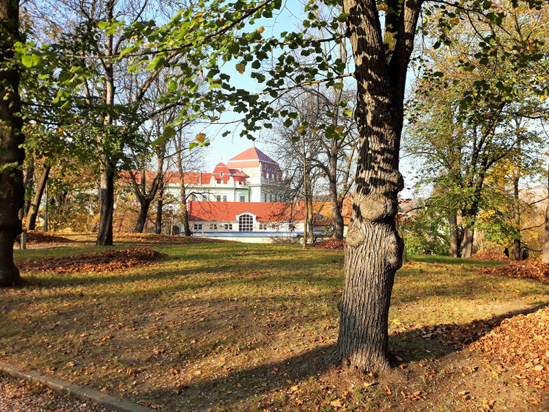 következő